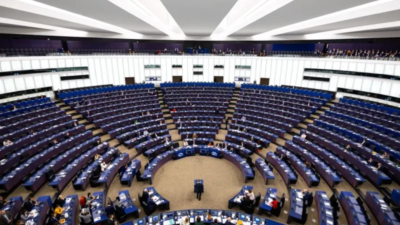 Via libera dal Parlamento Europeo al prestito da 90 miliardi all’Ucraina