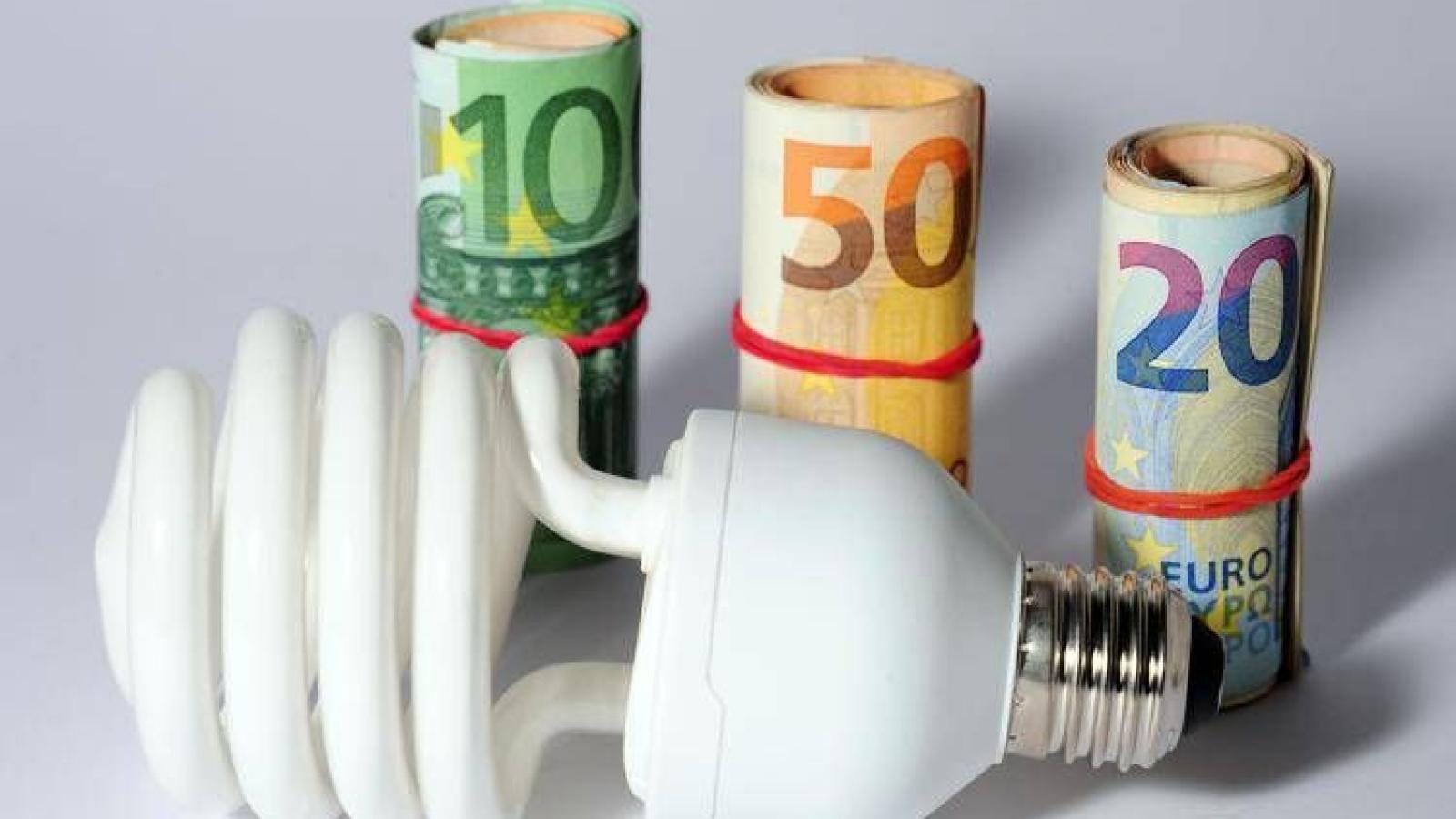 Guerra Usa-Iran può costare fino a 950 euro a famiglia: dalle bollette alla benzina, tutti gli aumenti