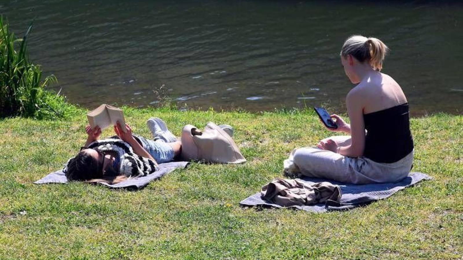 Ecco il caldo record sull'Italia, picchi fino a 28°C: le previsioni meteo