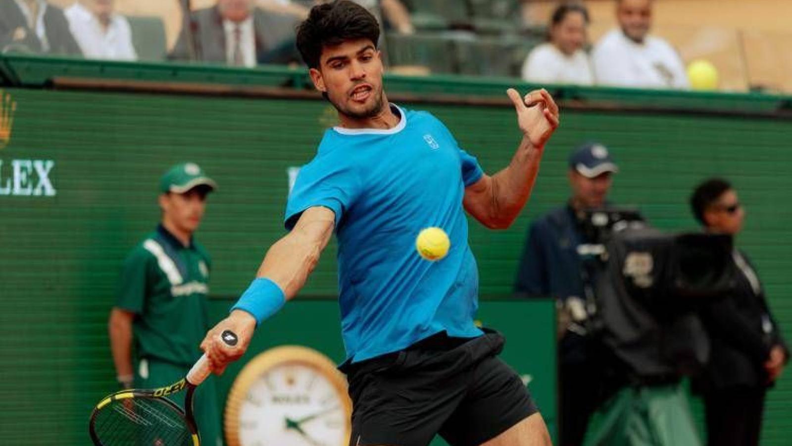 Montecarlo, Alcaraz batte anche Vacherot: domani la finale con Sinner vale il numero uno
