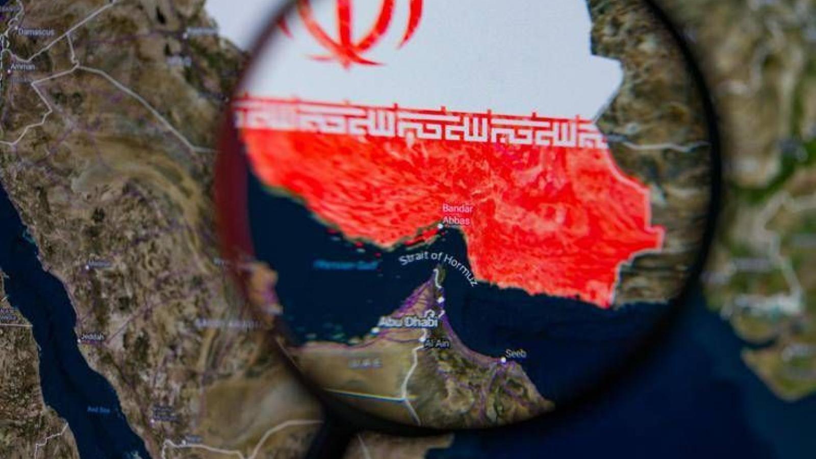 Iran, media: due cacciatorpedinieri Usa hanno attraversato Hormuz. Ma Teheran smentisce