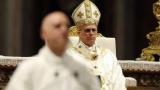 Papa Leone XIV alla sua prima veglia di Pasqua: "Non lasciamoci paralizzare dalle guerre"